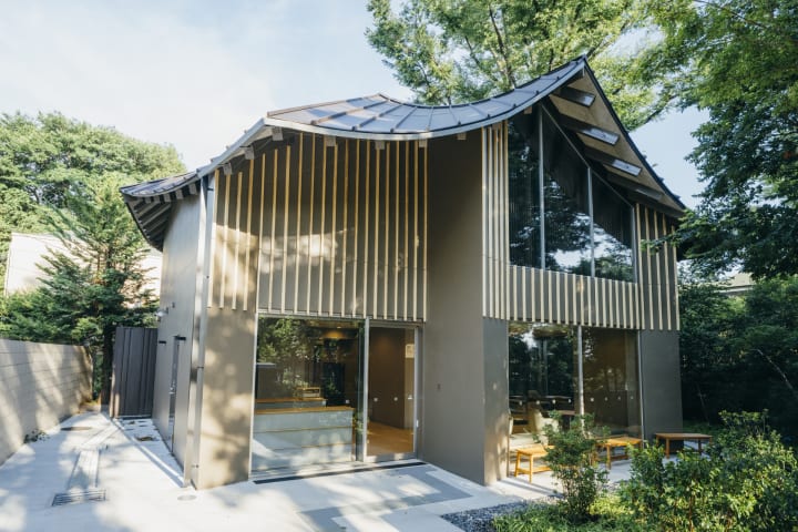 伊東忠太設計の東京・荻窪「荻外荘公園」に 隈 研吾が手がけた「展示棟」が開業