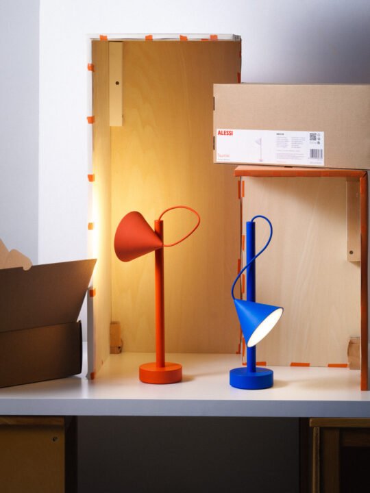 つみきのようにフレキシブルなデスクランプ　ALESSI「Tsumiki」の国内販売が決定