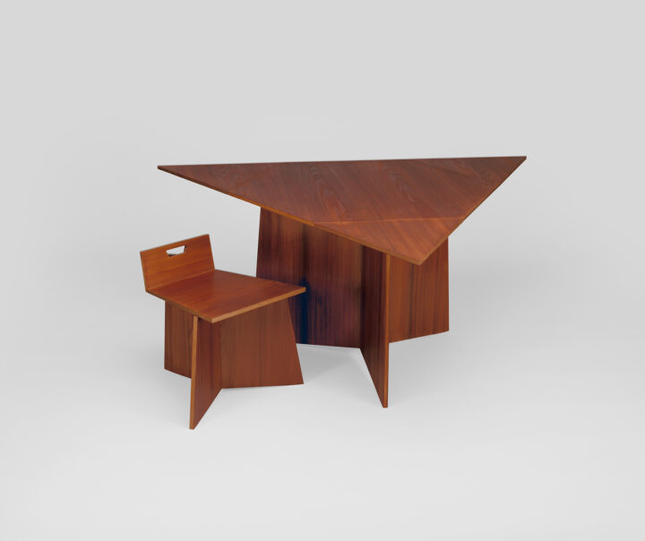 フランク・ロイド・ライトの知られざるデザインを探る  「Modern Chair Design」展