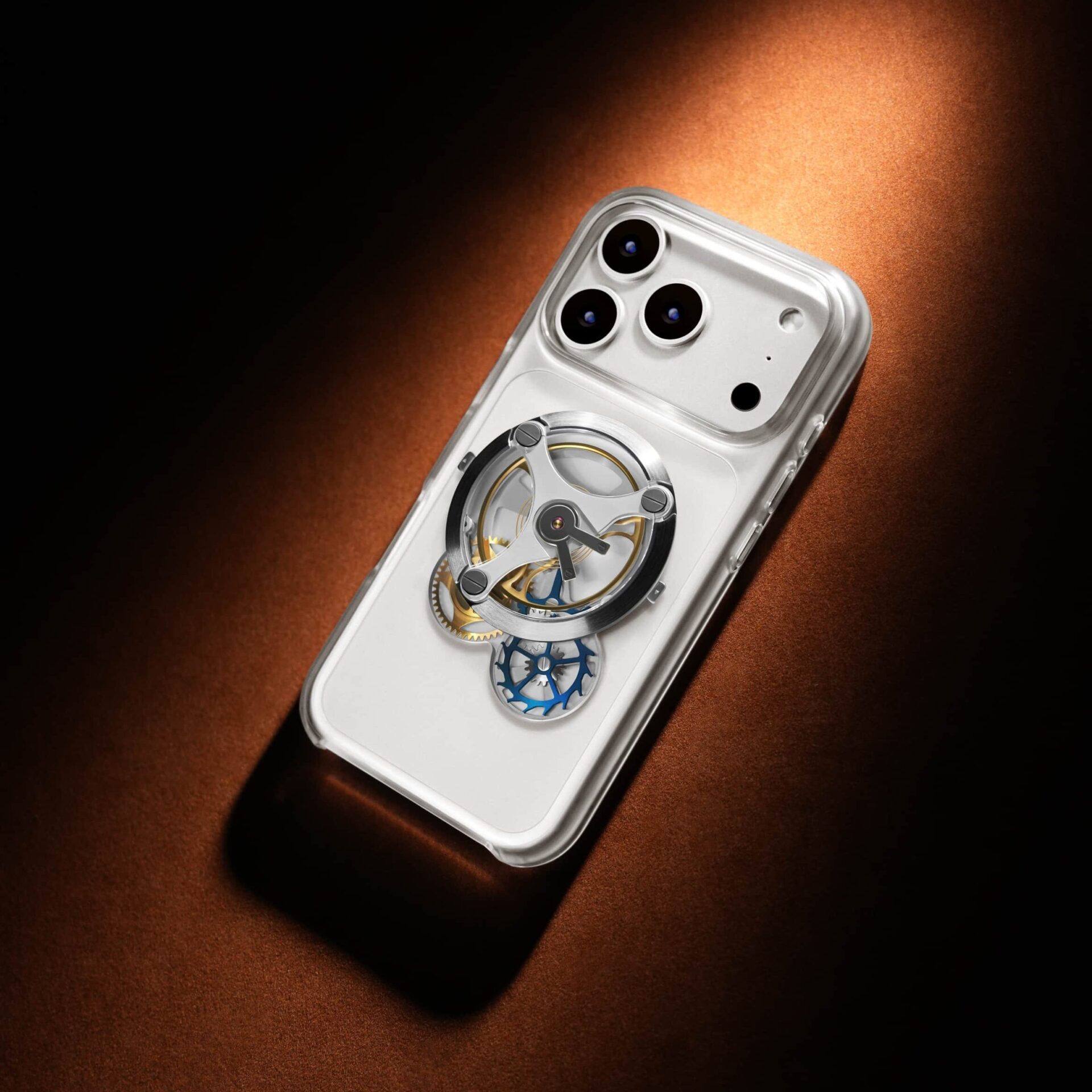 時計の機構が動くスマートフォンケース　Chronomade「Escapement Phone Case」
