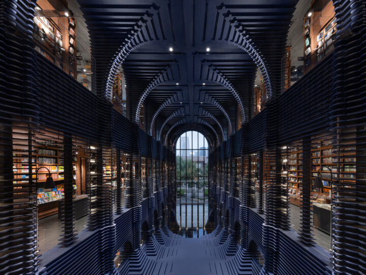 X+Livingが天津に書店「鐘書閣」を設計 レンガとスチールで境界を曖昧にする空間