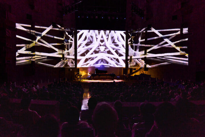 J.S.バッハ『イタリア協奏曲 へ長調 BWV971』より第1楽章の演奏風景。