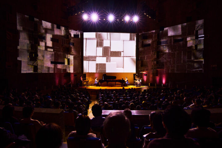 ラヴェル『ボレロ』の演奏風景。