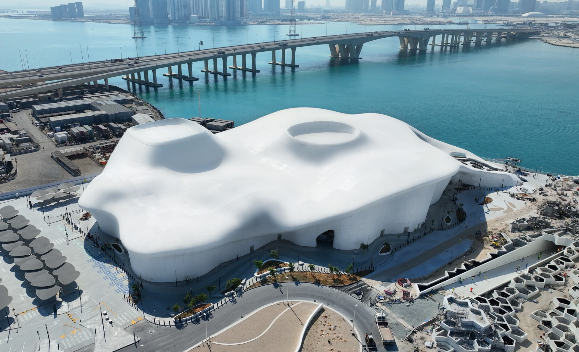 環境現象」をテーマとした没入型ミュージアム 「teamLab Phenomena Abu