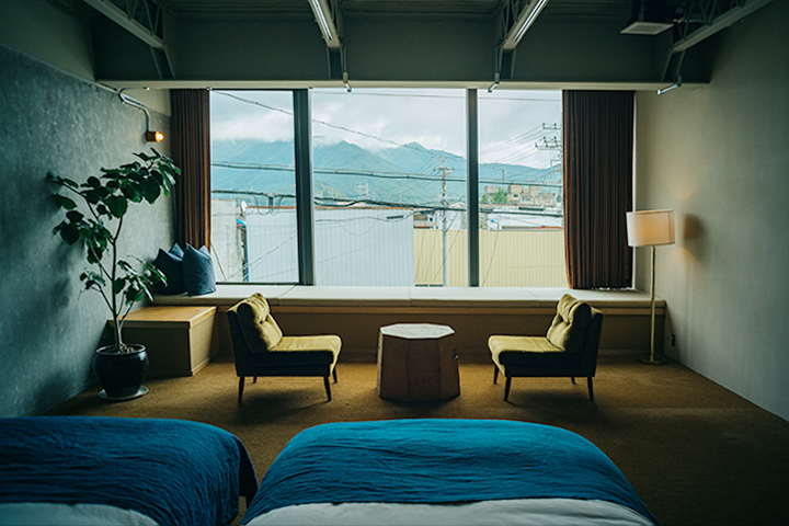 菊竹清訓の旧駿河銀行をリノベーション 富士吉田の宿泊施設「SARUYA KIKU」に続いて